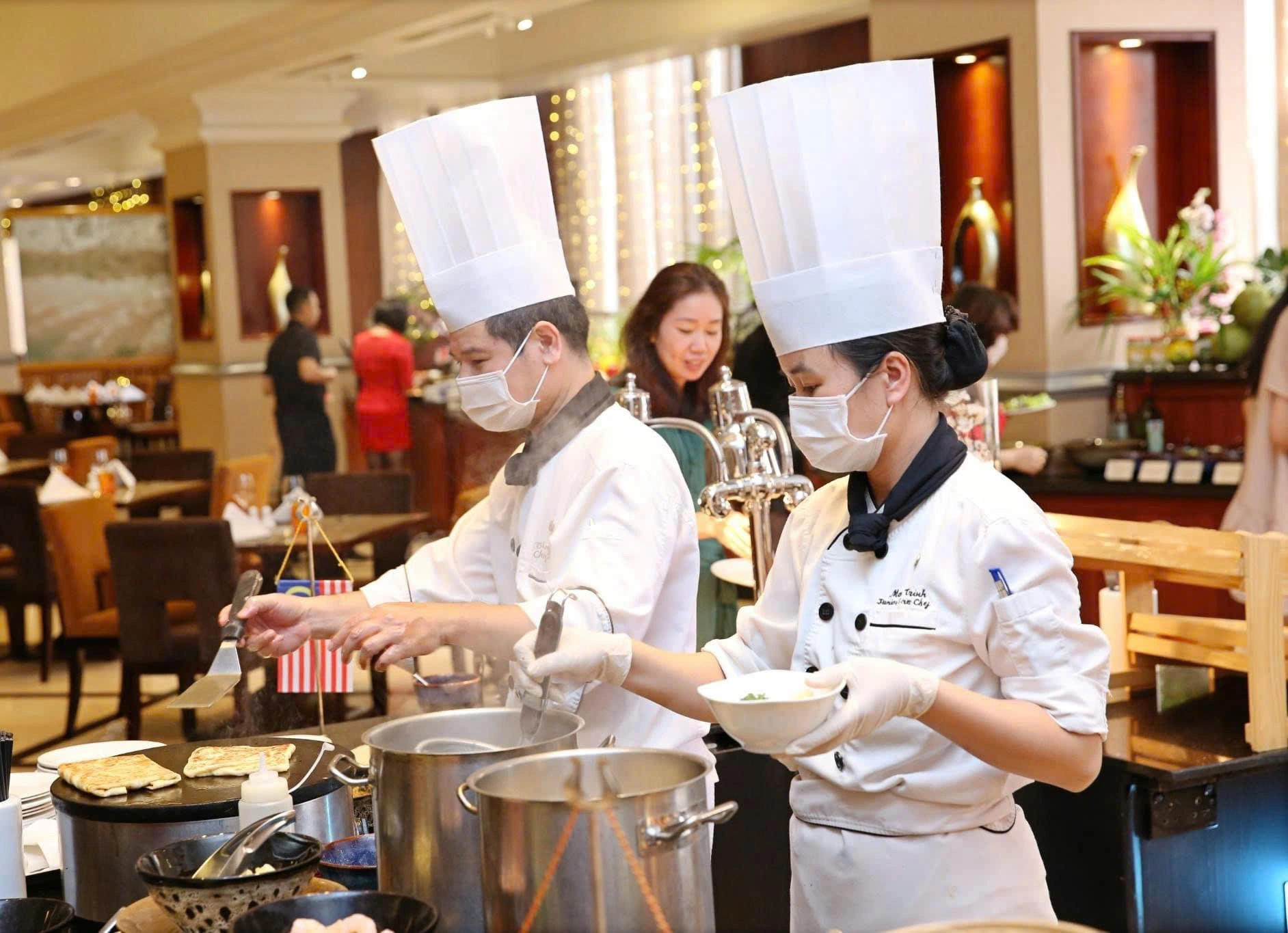 Contrata a un chef indio y agasaja a la delegación del multimillonario indio con una comida de arroz verde para disfrutar del otoño en Hanoi