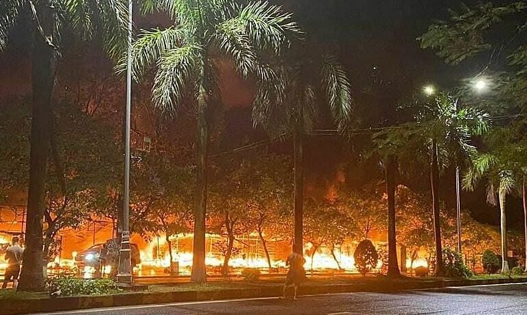 Incendio en un mercado de la ciudad de Vinh Yen