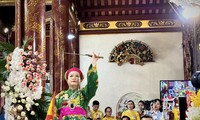 Cantando Chau Van - tierra sagrada de la Diosa Madre Templo Dong Cuong en Yen Bai