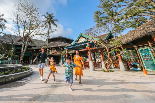 In Tay Ninh und Phu Quoc herrscht während der Feiertage am 30. April reges Treiben, Foto 4