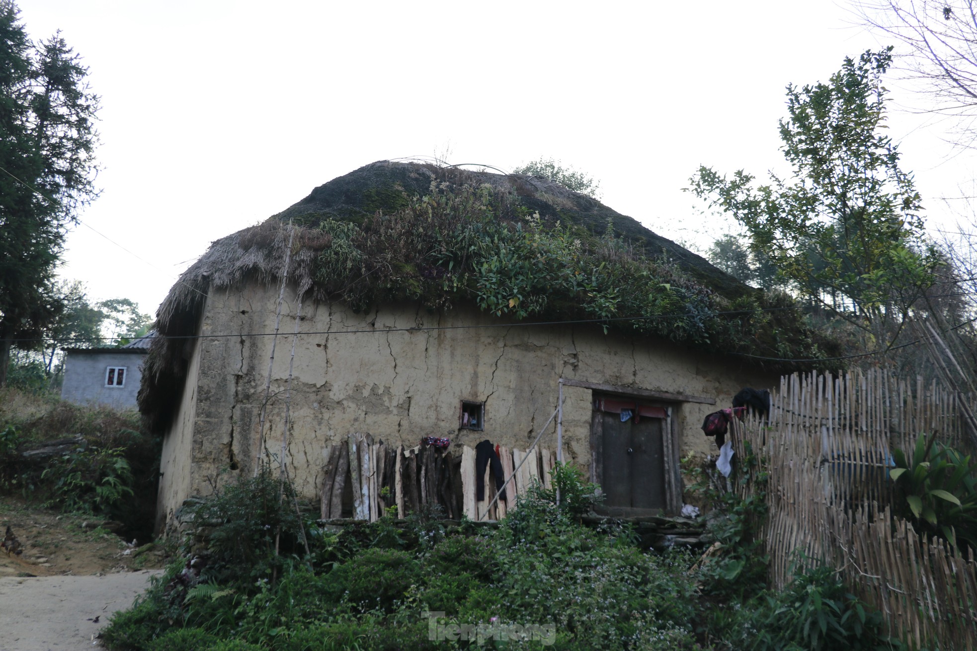 Einzigartiges altes Stampflehmhaus in der Grenzregion Foto 1