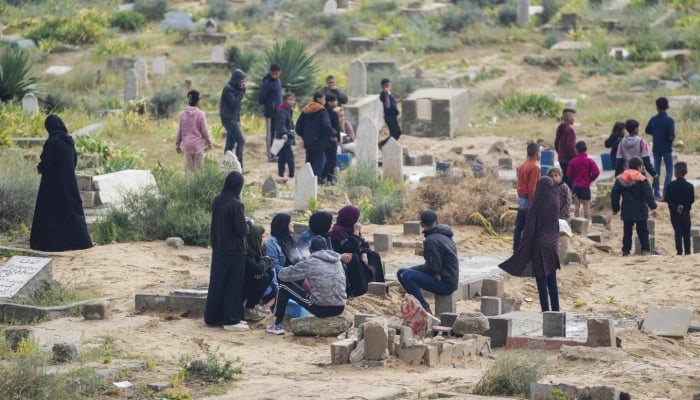 Los musulmanes celebran el fin del Ramadán en medio del dolor por la situación en Gaza