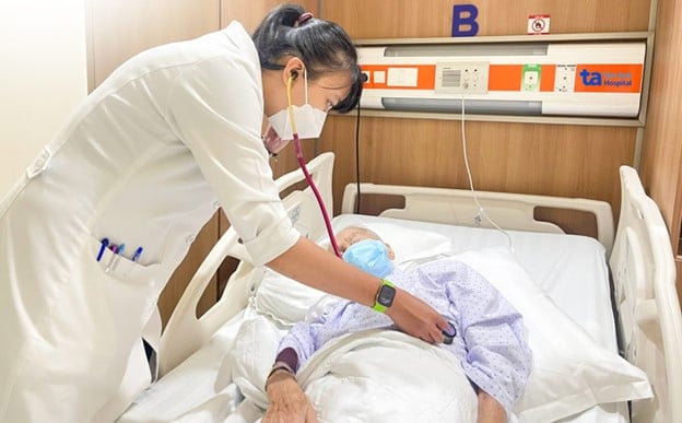 この三本足の猿は10日以上病気です（写真2）。