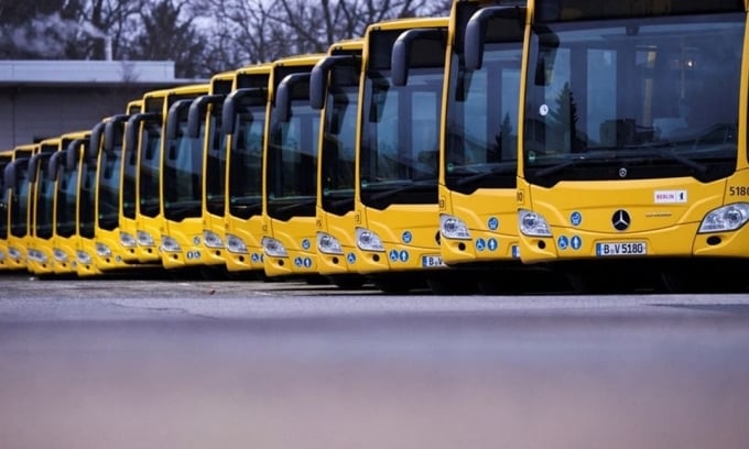 Des bus font la queue sur un parking de Berlin le 2 février suite à un appel à une grève nationale lancé par le syndicat Verdi. Photo : Reuters