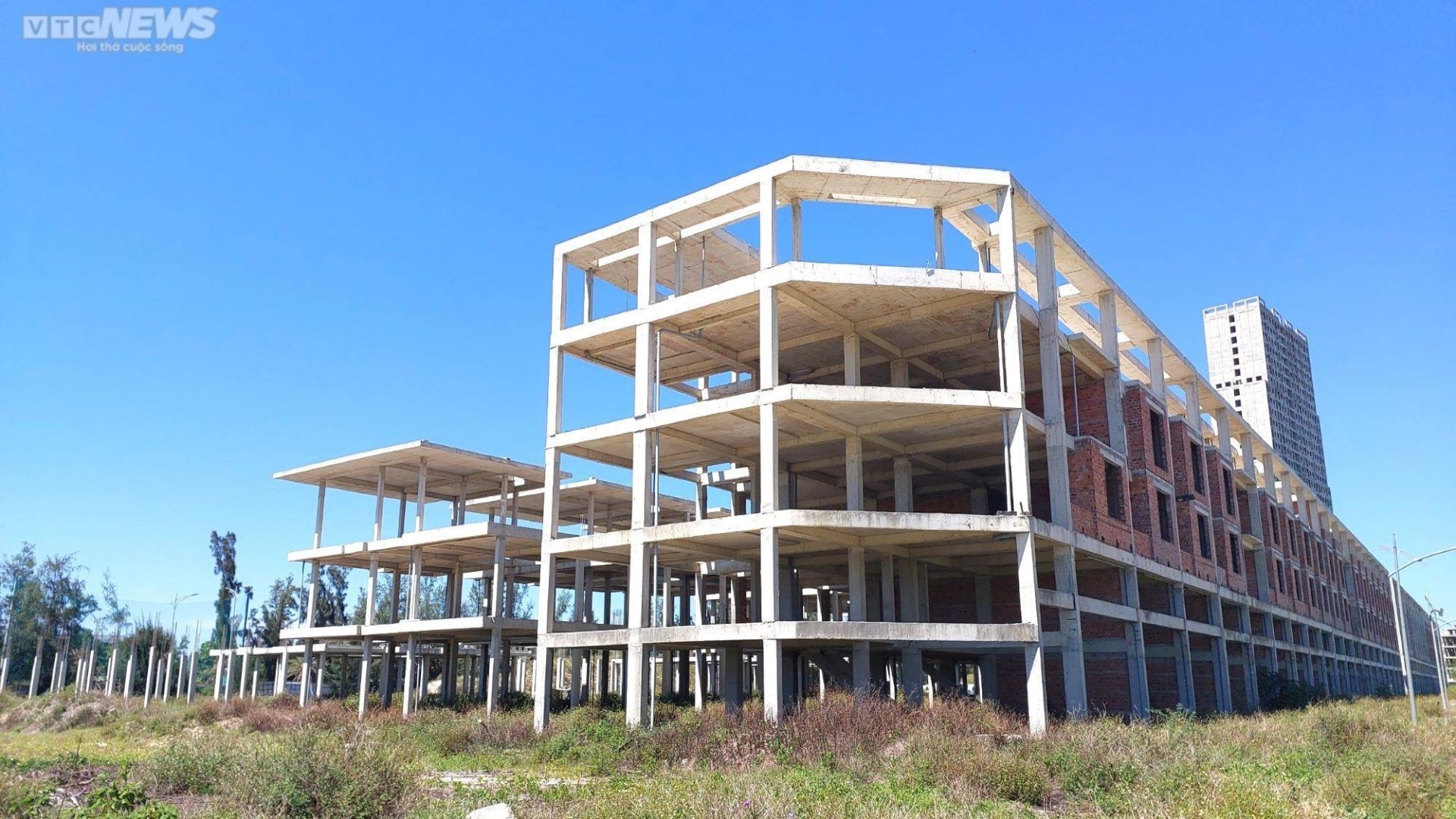 Escena desoladora en el proyecto turístico y de entretenimiento Cocobay de 11.000 billones de VND en Da Nang - 3