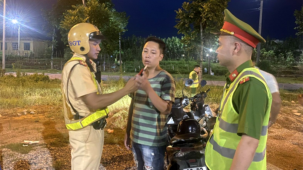 La policía de la ciudad de Bac Giang aumenta la fuerza de la policía a nivel comunal para manejar las violaciones de seguridad vial