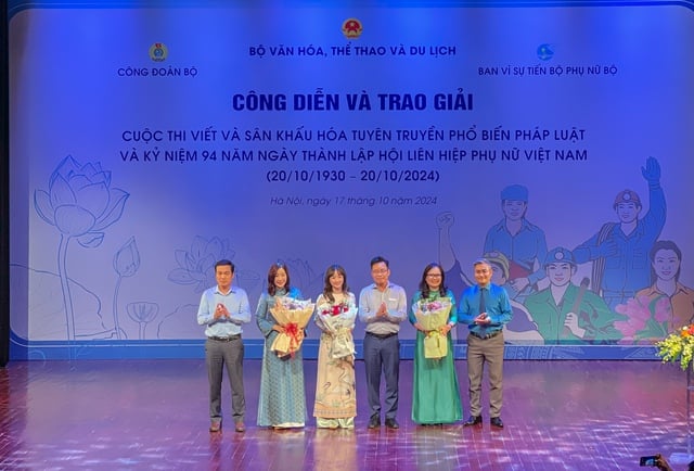 Tôn vinh những đóng góp của phụ nữ ngành Văn hóa, Thể thao và Du lịch - Ảnh 3.