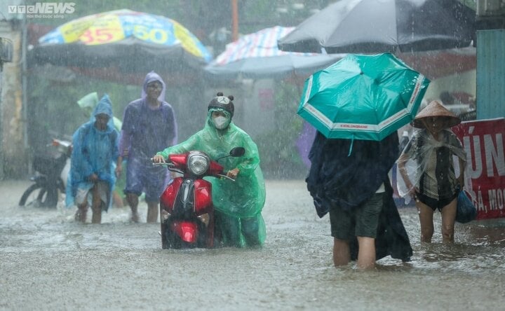 De l'après-midi du 14 octobre au 16 octobre, Quang Binh à Binh Dinh connaîtront des pluies fortes à très fortes. (Photo: Anh Tri)