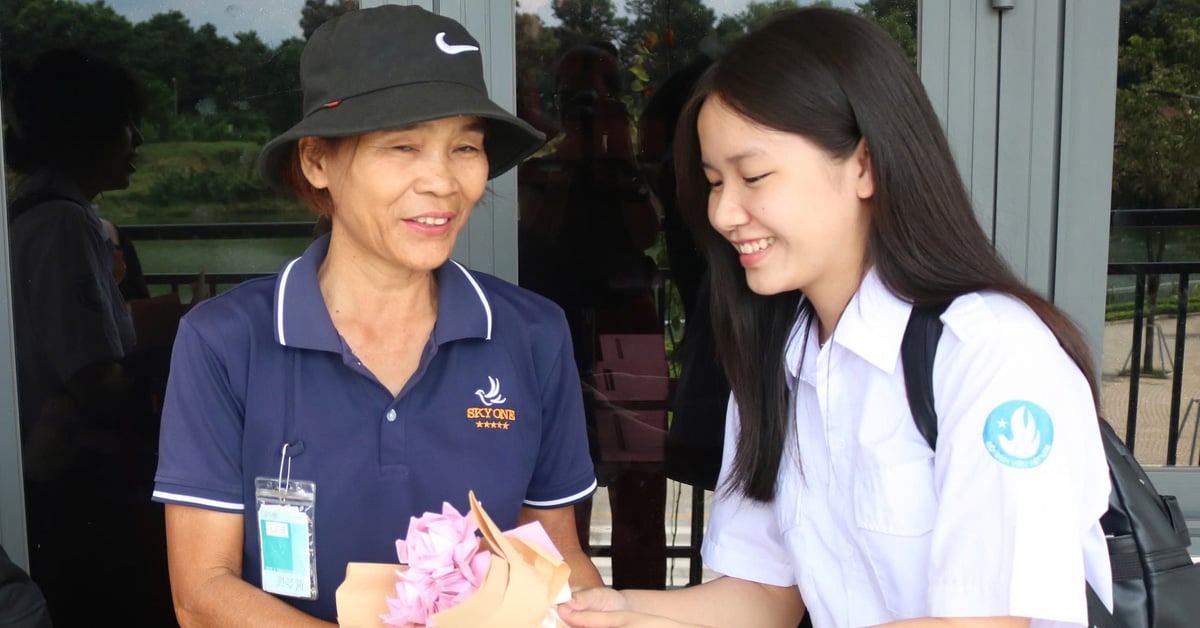 Cute student gives homemade flowers to cleaning lady to celebrate October 20th