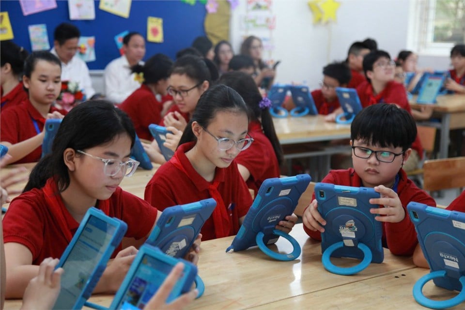 Aula inteligente en la escuela secundaria Nguyen Dinh Chieu, distrito de Hai Ba Trung, Hanoi.