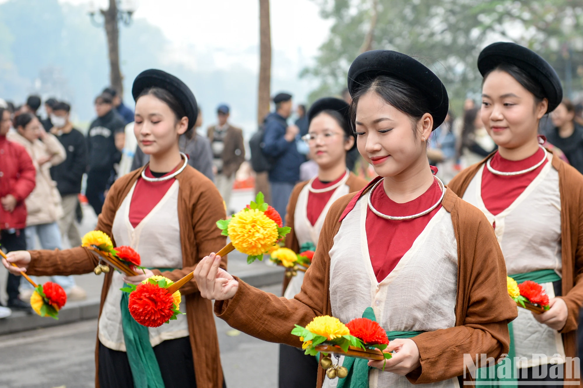 【写真】ベトナムの伝統衣装を着た400人がハノイ旧市街をパレード 写真9