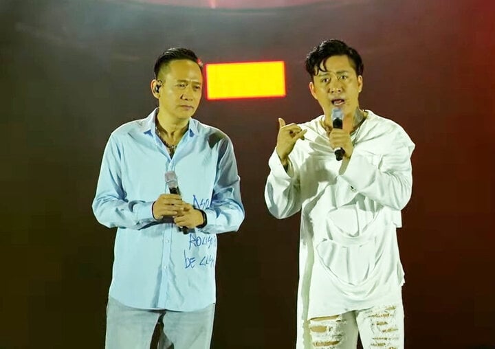 Le spectacle « Anh em ket doan » (Unité des frères) de Tuan Hung et Duy Manh a permis de faire don de plus de 3 milliards de VND aux personnes touchées par les tempêtes et les inondations.