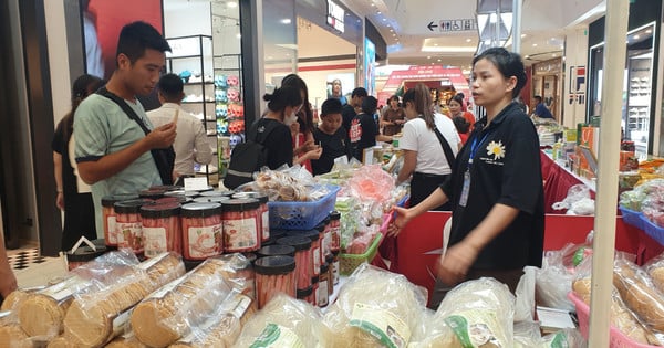 Inauguración de la Feria de Promoción Comercial Agrícola de Hanoi 2023 y Productos OCOP