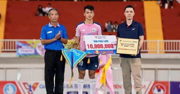 Nguyễn Minh Nhật và cú hat-trick giải thưởng để đời