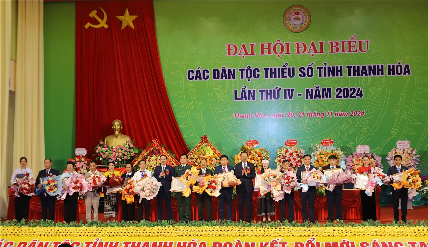 Lãnh đạo tỉnh Thanh Hóa trao Bằng khen cho các tập thể và cá nhân có thành tích xuất sắc