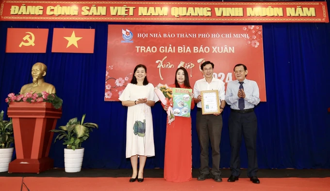 Ho Chi Minh City Newspaper Association awards Ho Chi Minh City Spring Newspaper 2024 image 1