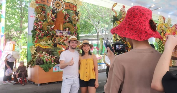 What's special about the Southern Fruit Festival waiting for tourists?