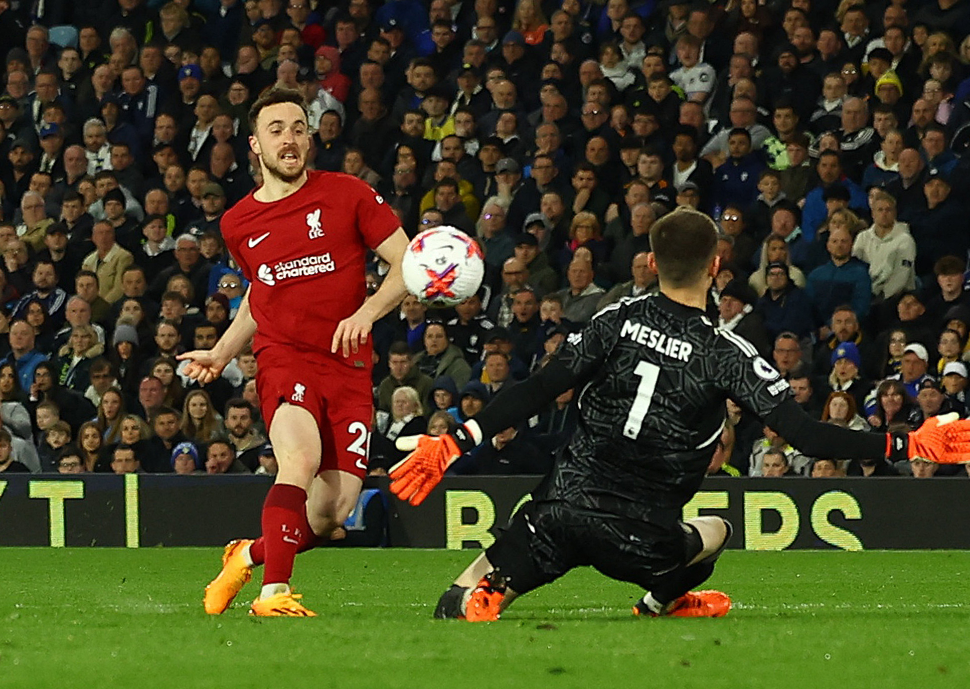 Vùi dập chủ nhà Leeds United, Liverpool vẫn khó mơ trở lại - Ảnh 5.