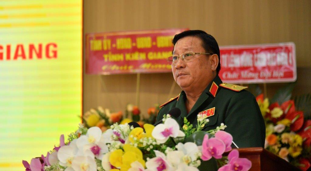 Thiếu tướng Nguyễn Văn Tiền, Phó Tư lệnh Quân khu 9 phát biểu chỉ đạo đại hội. Ảnh: Phương Vũ