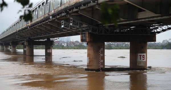 Hanoi withdraws flood alert level II on Red River in 5 districts and towns