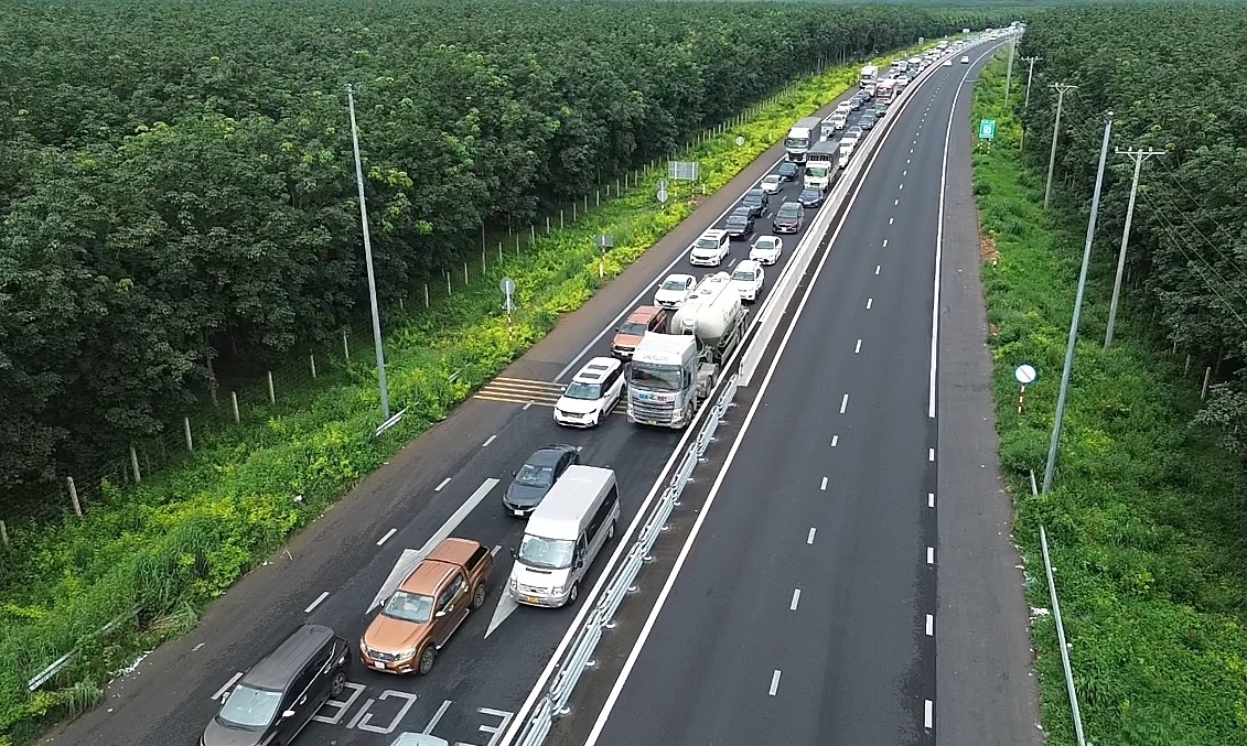 Dau Giay - Phan Thiet Expressway Management Company debe dinero