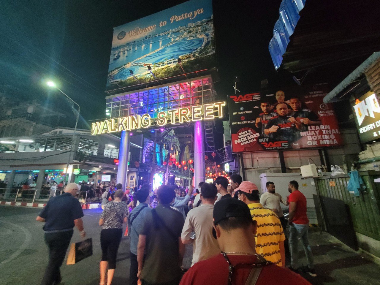 Vì sao tour Việt đi Thái ‘rẻ bèo’? - Ảnh 2.