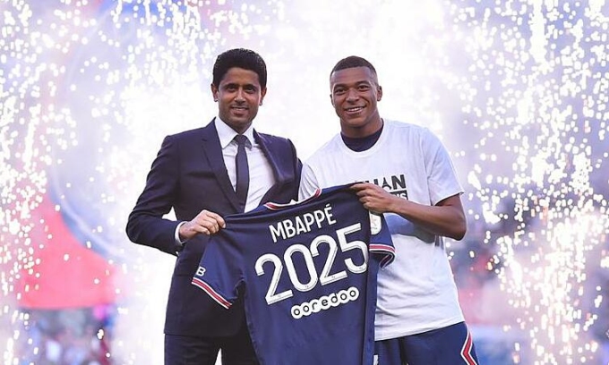 President Nasser Al Khelaifi and Kylian Mbappe at the Parc des Princes stadium, Paris, France on May 22, 2022. Photo: PSG