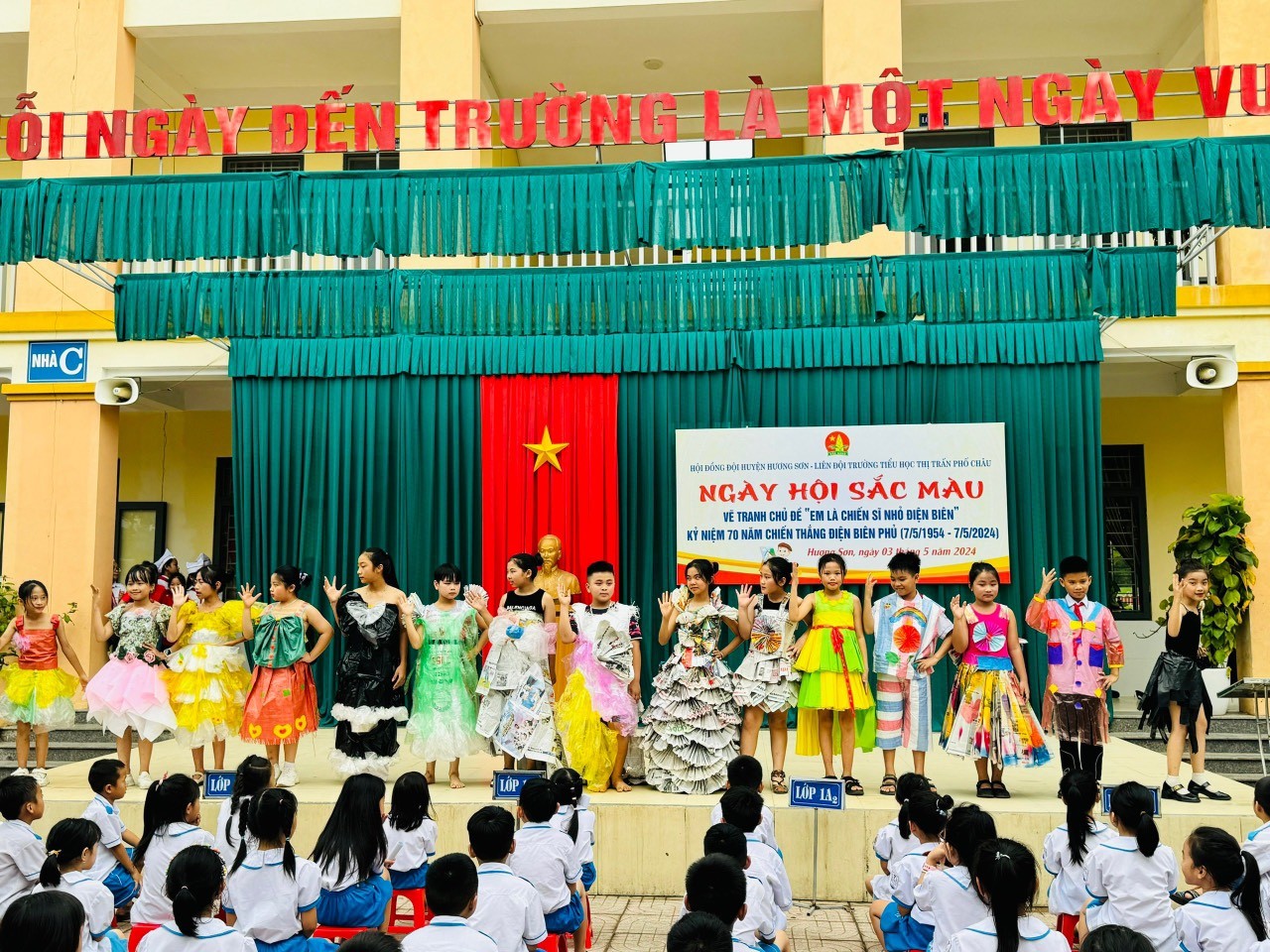 Les enfants de Ha Tinh sont fiers d'être les « petits soldats de Dien Bien » photo 10