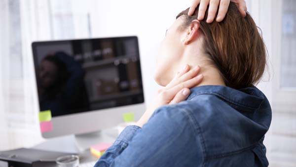 5 bài tập thể dục cho dân văn phòng hay bị đau vai gáy cổ- Ảnh 3.