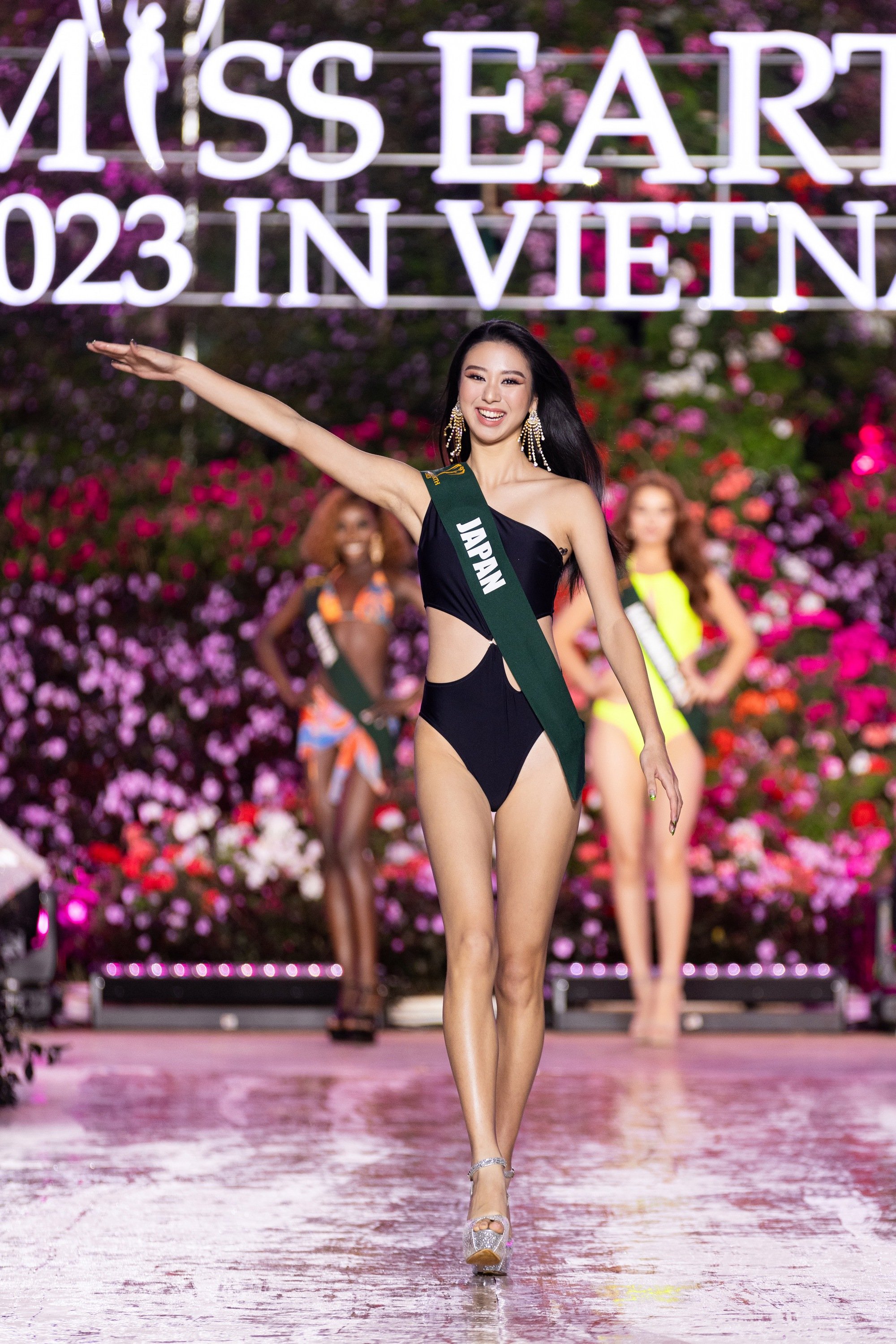 Dàn người đẹp Miss Earth 2023 khoe dáng nóng bỏng với bikini dưới trời lạnh 15 độ - Ảnh 30.