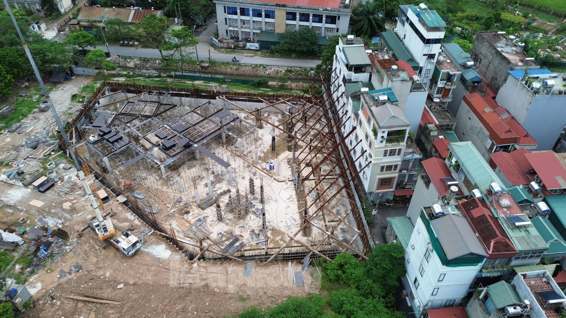 Hanoi: Construction of a project worth nearly 100 billion VND, many residents have to 'use crutches' photo 4