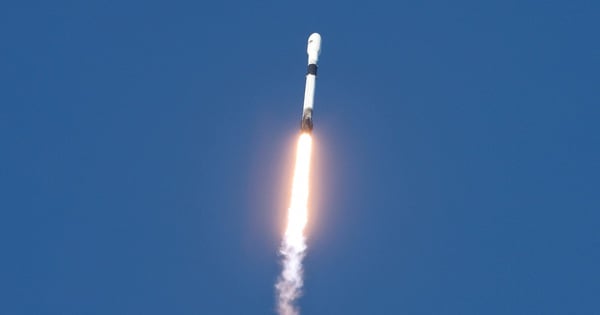 SpaceX กำลังสร้างเครือข่ายดาวเทียมสอดแนมสำหรับหน่วยข่าวกรองของสหรัฐฯ?