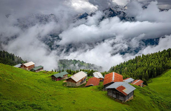 Cảnh hoang sơ ở Çamlıhemşin, Rize.