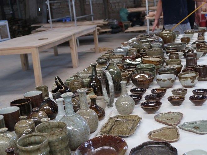 Lighting the fire, breathing soul into Phu Lang pottery