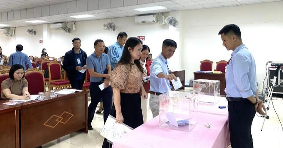 Hanoi opens "land market" session in Me Linh district