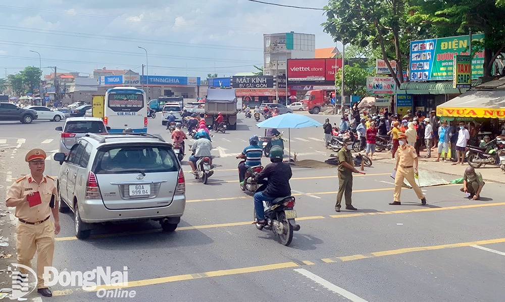 Der Unfallort, bei dem am 14. Juni mittags an der Kreuzung Tor 11 (Bezirk Phuoc Tan, Stadt Bien Hoa) ein 16-jähriges Mädchen starb. Foto: Mitwirkender