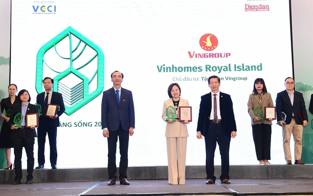 Vinhomes Royal Island was named in 2 award categories "Worth living project 2024"