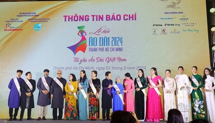 5 000 personnes se produisent au festival Ao Dai de Hô-Chi-Minh-Ville 2024