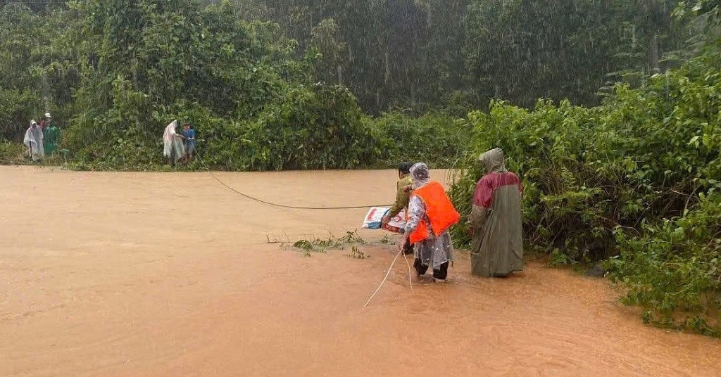 Dự báo thời tiết 31/10: Miền Trung giảm mưa, siêu bão Kong-rey ảnh hưởng Biển Đông