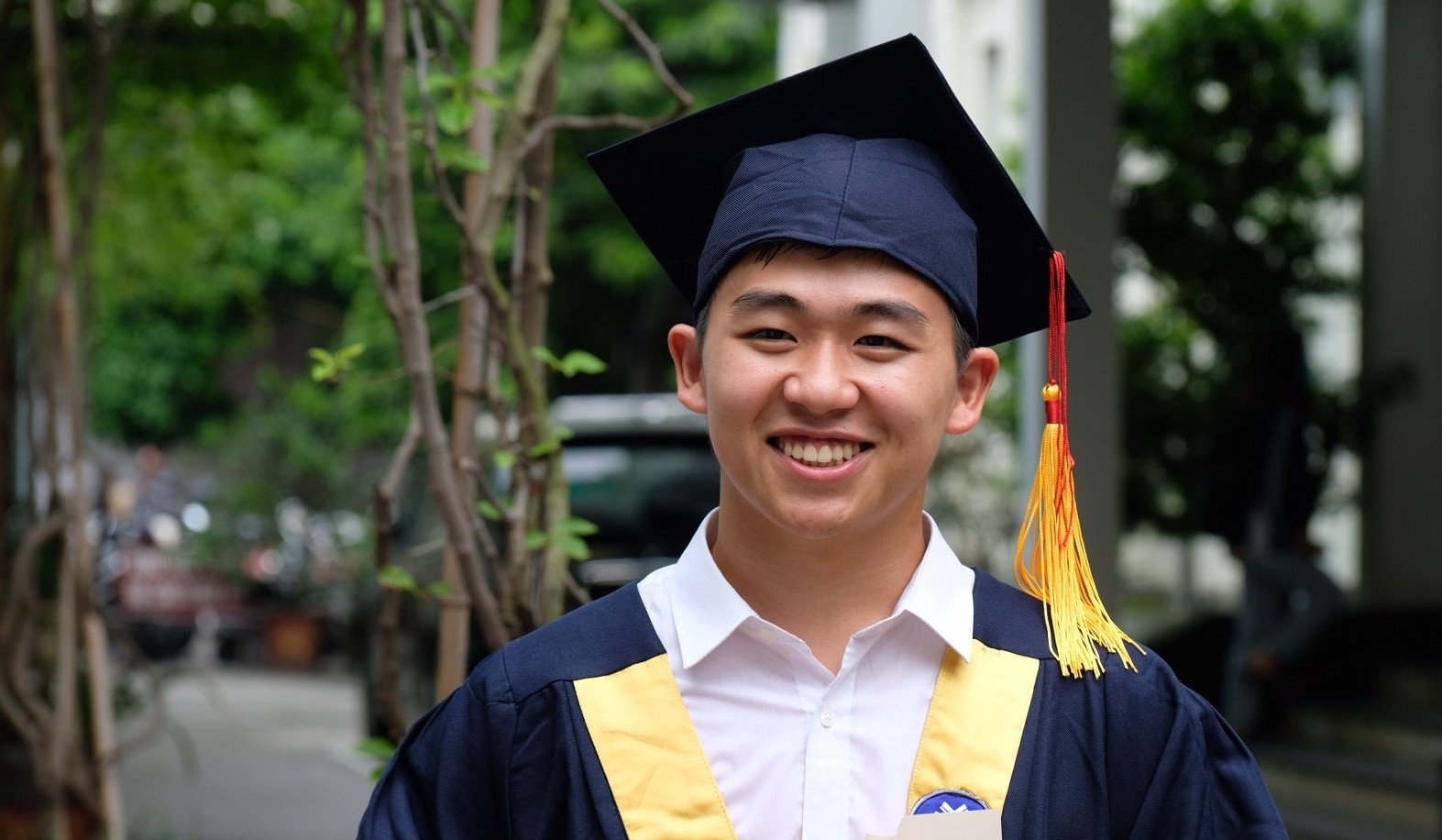 Male student majoring in Literature graduated with honors in Mathematics Education