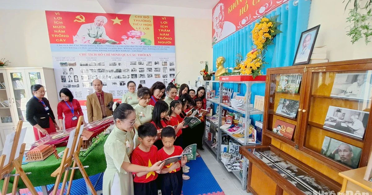 Representantes de 3 niveles de escuelas secundarias en Da Lat inauguraron el "Espacio Cultural Ho Chi Minh"