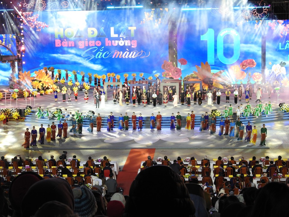 Opening of the 10th Da Lat Flower Festival - sparkling, unique and magnificent - Photo 2