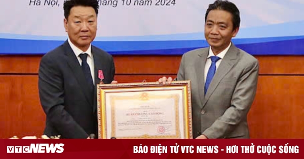 El experto en tiro Park Chung-gun recibe la Medalla Laboral de Tercera Clase