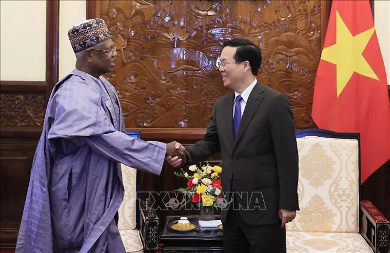 Präsident Vo Van Thuong empfing den nigerianischen Botschafter Hassan Adamu Mamani. (Foto: VNA)