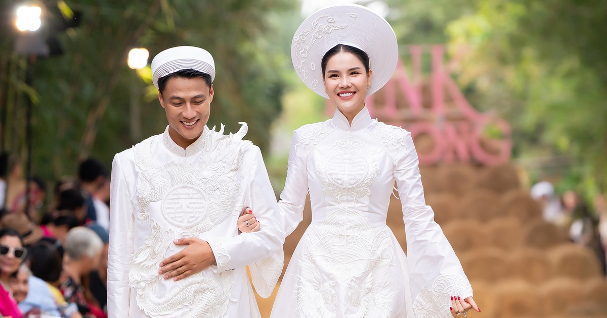 Footballer Mac Hong Quan and his wife perform in wedding dress on the island