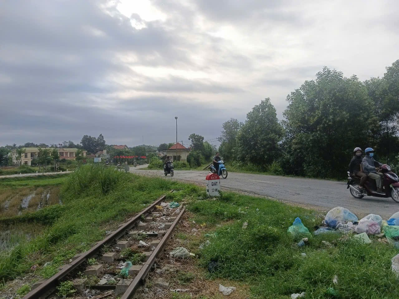 VIDEO: Tuyến đường sắt dài 32 km bỏ hoang suốt 12 năm- Ảnh 6.