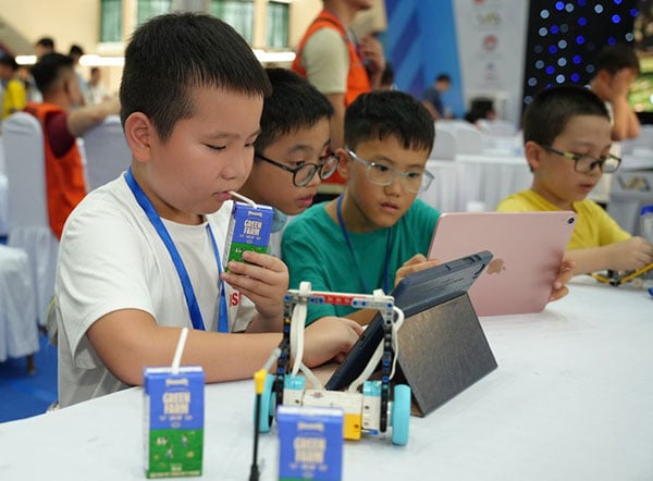 Vinamilk accompanies Vietnamese Robotacon teams to shine in the international arena