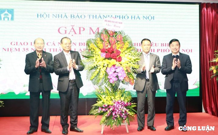 La Asociación de Periodistas de Hanoi continúa promoviendo el papel de la organización y los movimientos imagen 1