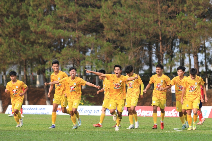 U19 ฮวง อันห์ เกียลาย คว้าตั๋วเข้ารอบชิงชนะเลิศ รูปที่ 1