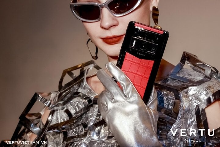 Mặt lưng Vertu Metavertu 2 được làm từ chất liệu da.